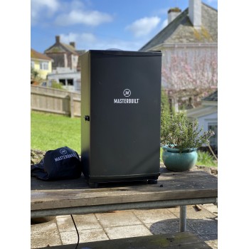AHUMADOR ELÉCTRICO 30'' CON BLUETOOTH MASTERBUILT (MES130P)