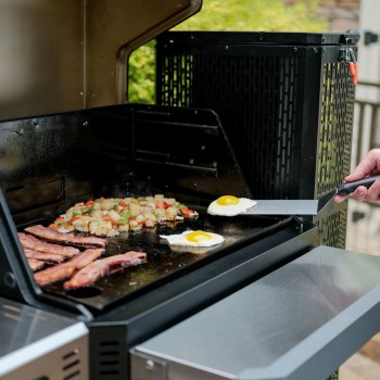 BARBACOA DE CARBÓN / AHUMADOR + PLANCHA GRAVITY SERIES 800 MASTERBUILT (MCG800G)